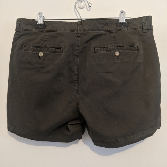 Green GAP Khaki Shorts - Picture 2 of 2